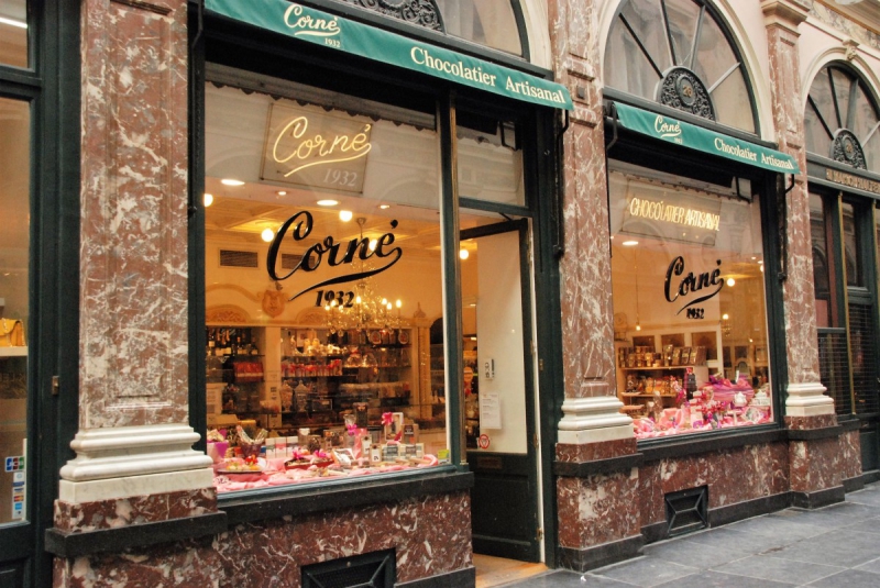 chocolaterie-BEZAUDUN LES ALPES-min_chocolate_chocolaterie_shop_luxury_chic_gallery_brussels_belgium-558146