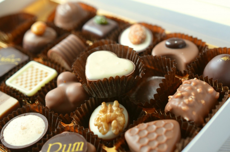 chocolaterie-BEZAUDUN LES ALPES-min_chocolates_food_candy_calories_nibble_chocolate_heart-782043